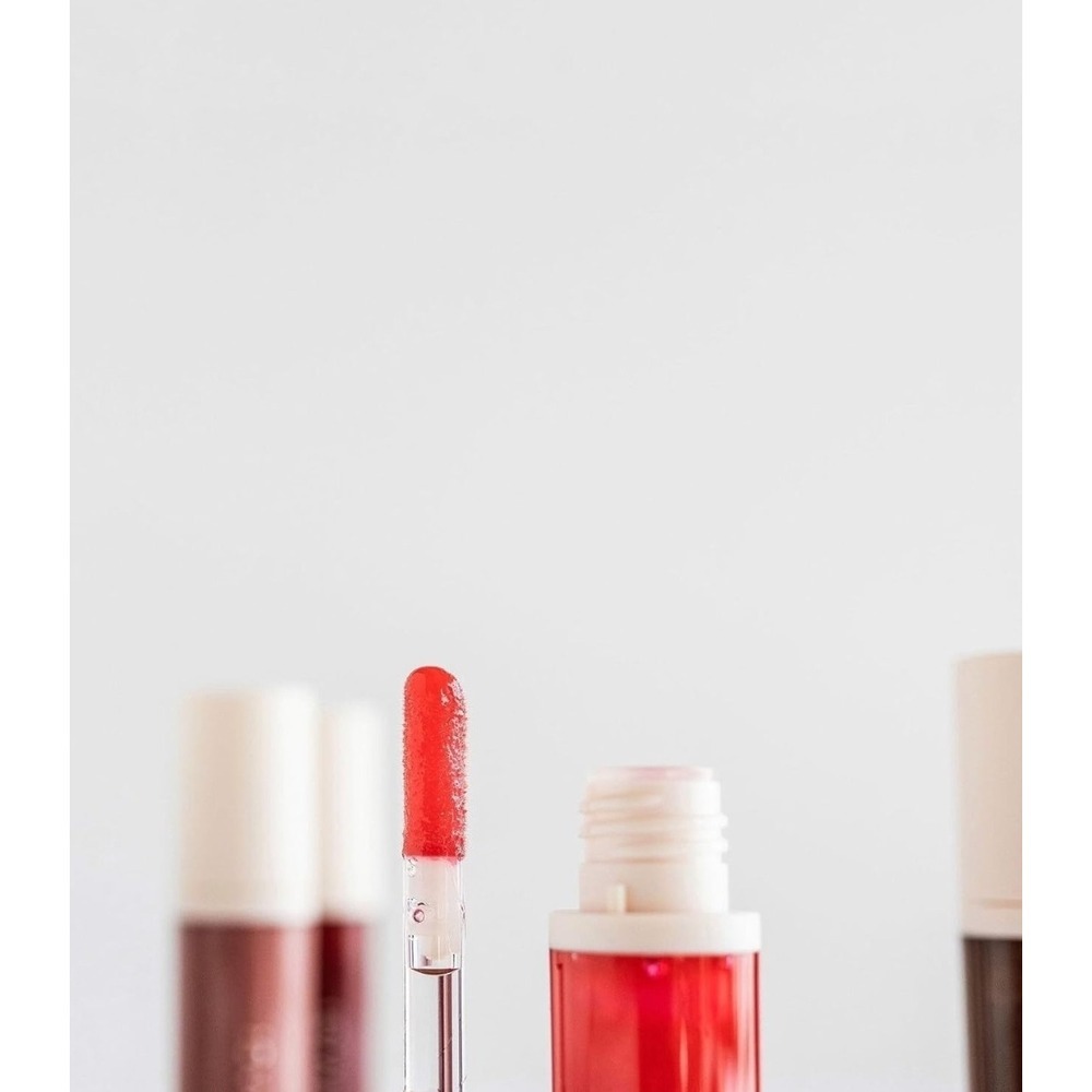 Farmasi Tinted Lip Plumper Fiery 01 NEW In Box, 0.27 fl oz Gloss Red - Picture 3 of 4
